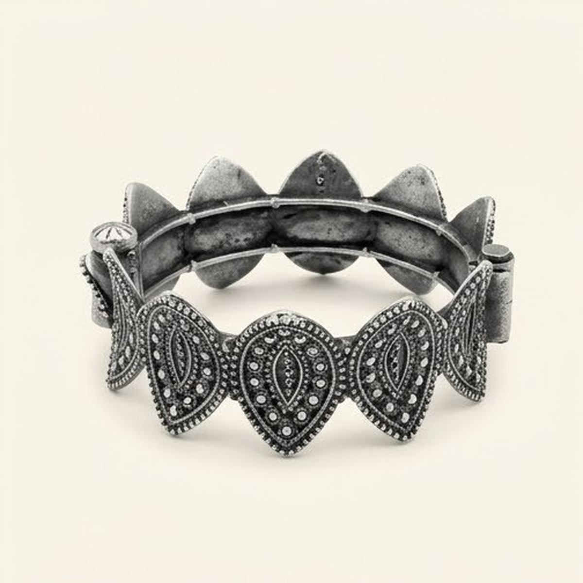 DIVYORO ANTIQUE TEXTURED LEAF KADA