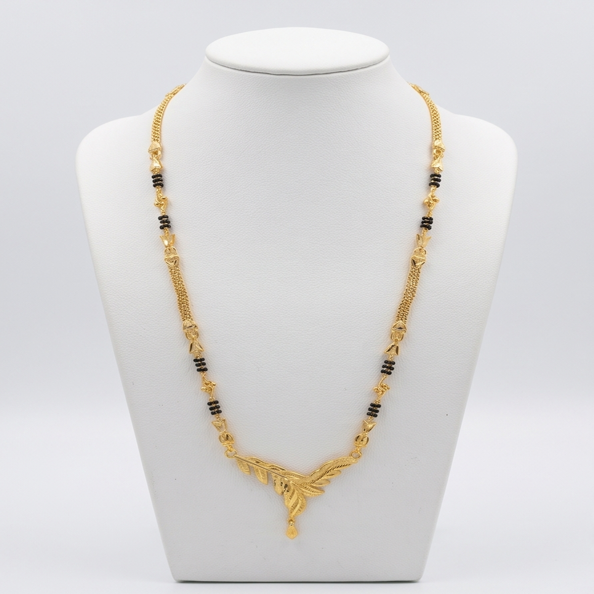 DIVYORO TRADITIONAL GOLD MANGALSUTRA SET