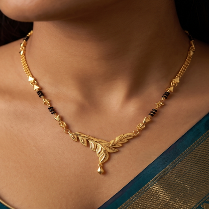 DIVYORO TRADITIONAL GOLD MANGALSUTRA SET