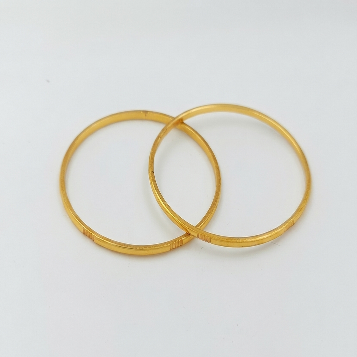 DIVYORO ETERNAL LUSTRE BANGLES
