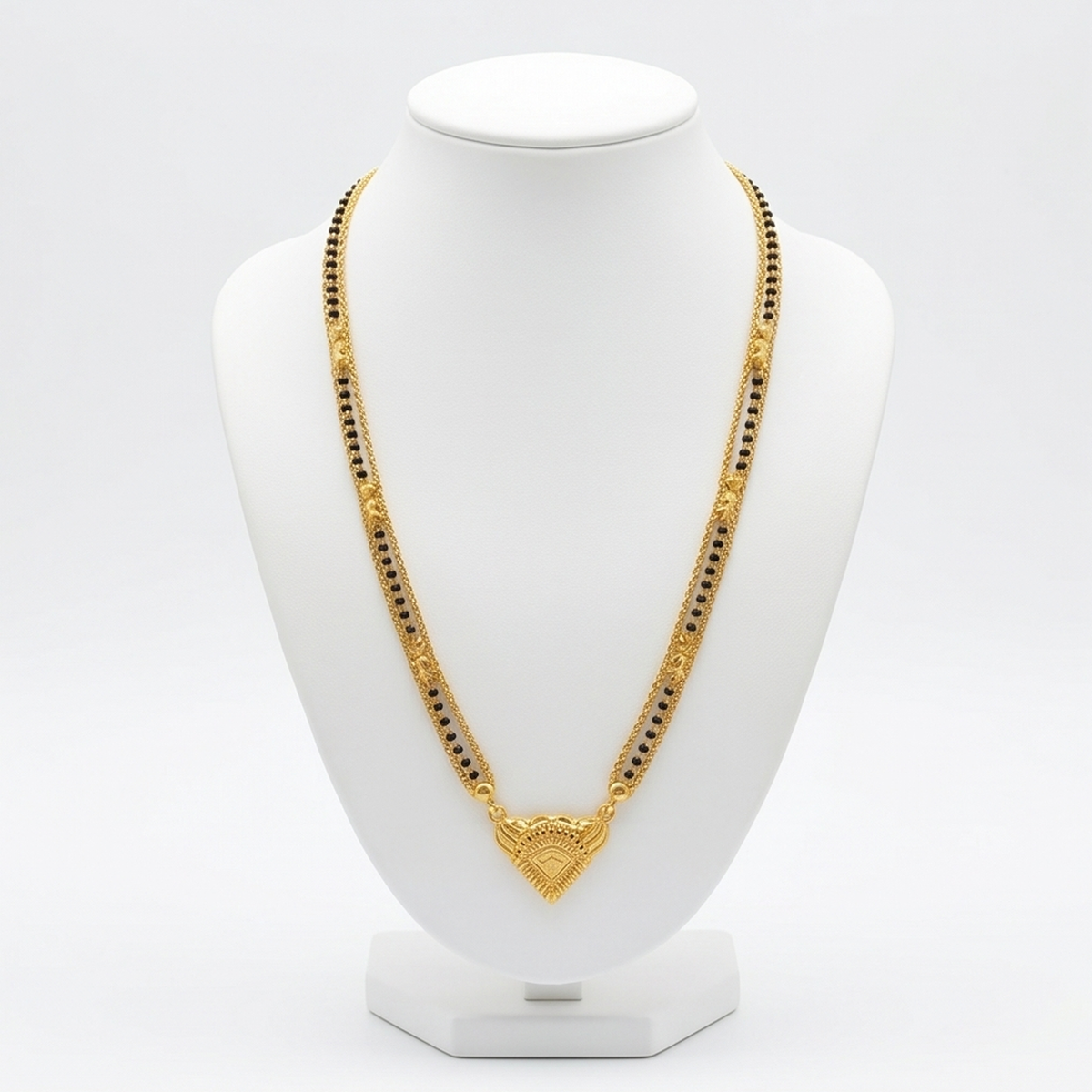 DIVYORO DETAILED GOLD LINK MANGALSUTRA
