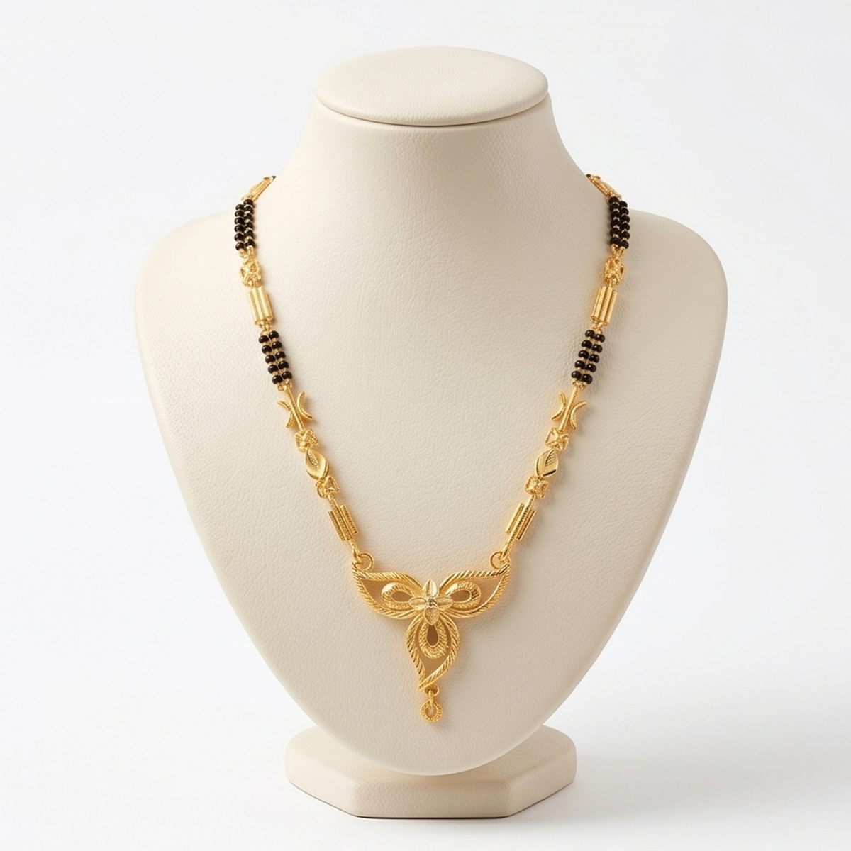 DIVYORO TRADITIONAL GOLD PENDANT MANGALSUTRA