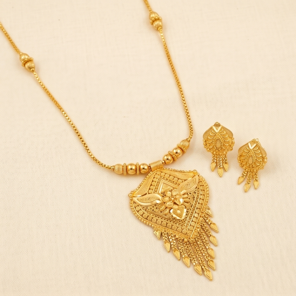DIVYORO INTRICATE PATTERN GOLD SET