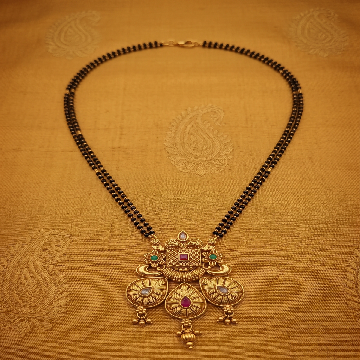 DIVYORO EXQUISITE HERITAGE MANGALSUTRA GOLD SET