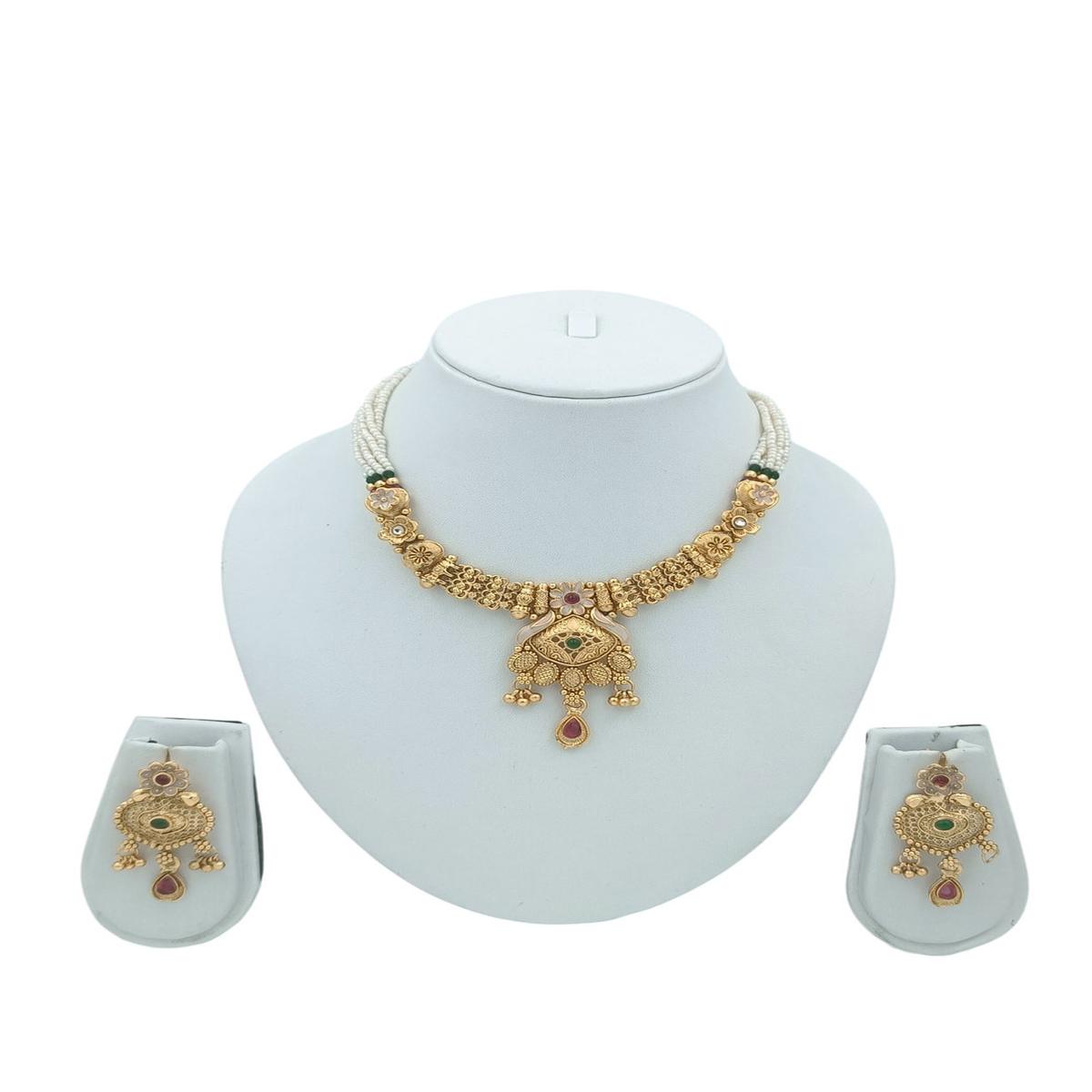 DIVYORO CLASSIC PEARL AND GOLD PENDANT SET