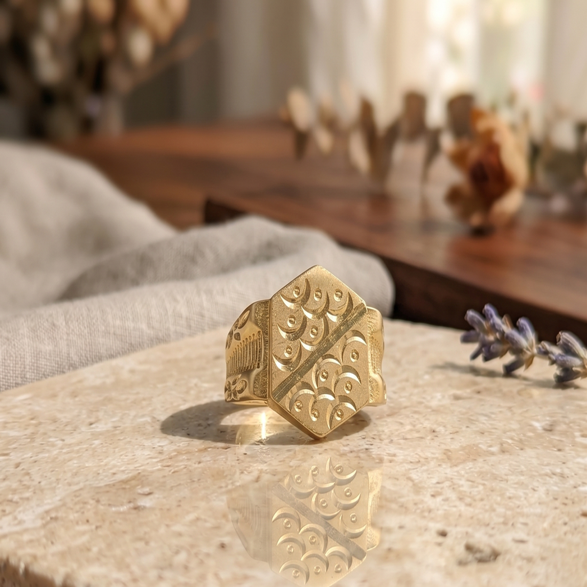 DIVYORO THE GEOMETRIC HALF-CRESCENT HEXAGON SIGNET