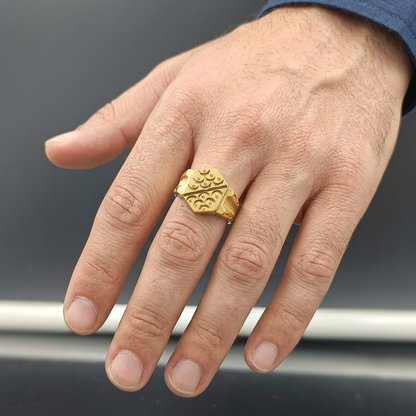 DIVYORO THE GEOMETRIC HALF-CRESCENT HEXAGON SIGNET