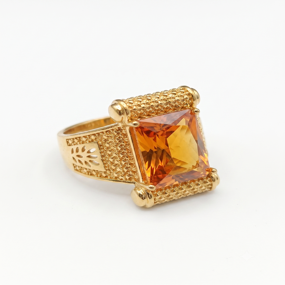 DIVYORO THE EMERALD-CUT CITRINE SCROLL RING