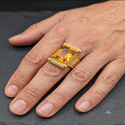 DIVYORO THE EMERALD-CUT CITRINE SCROLL RING