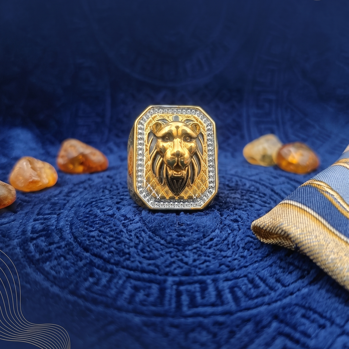 DIVYORO THE ROYAL LION-HEAD DIAMOND-HALO SIGNET