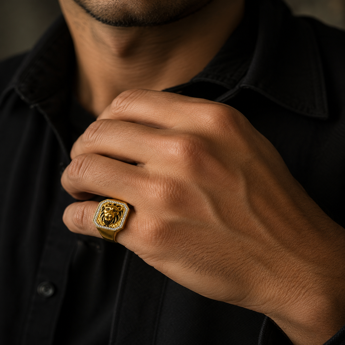 DIVYORO THE ROYAL LION-HEAD DIAMOND-HALO SIGNET