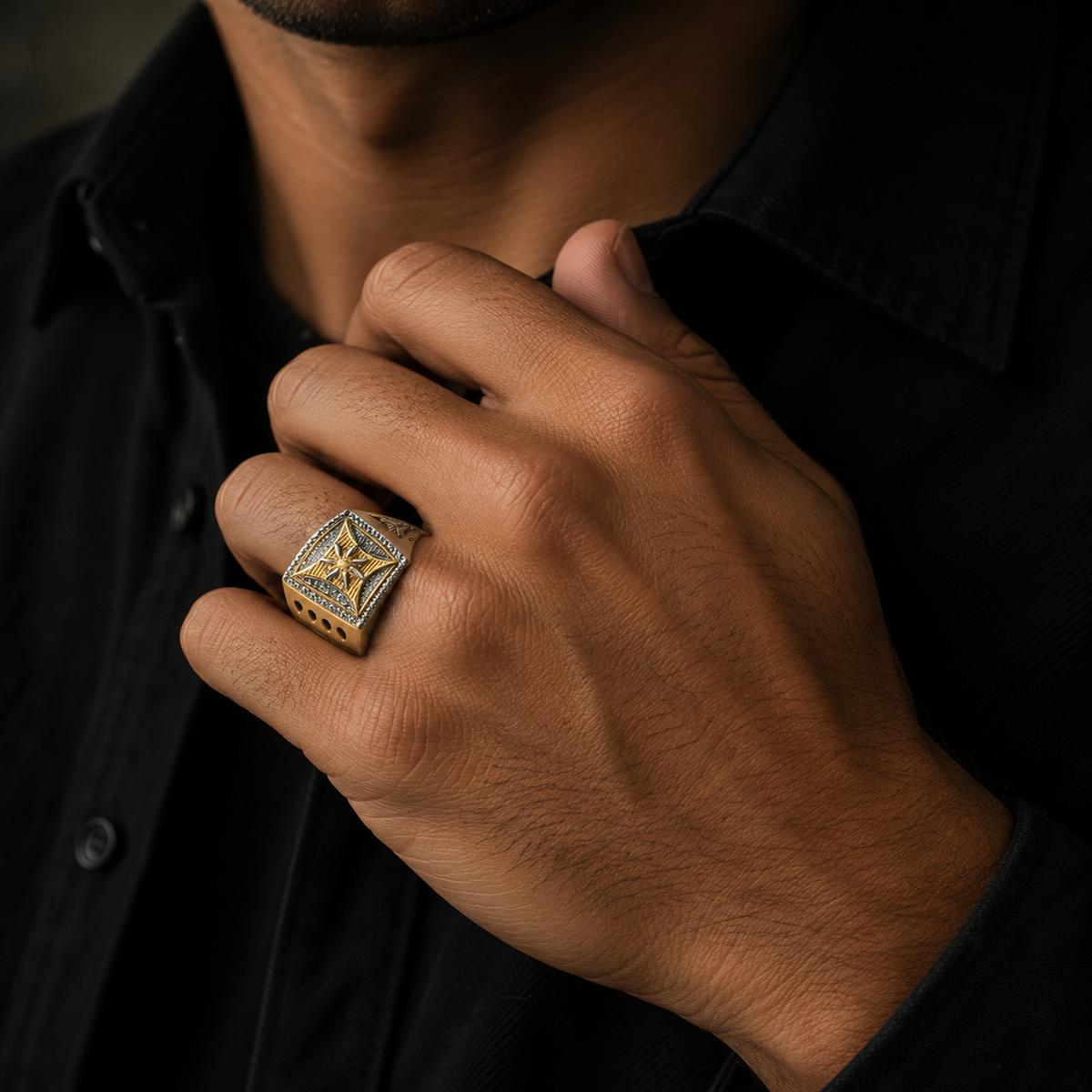 DIVYORO THE NORTH-STAR TWO-TONE SHIELD RING