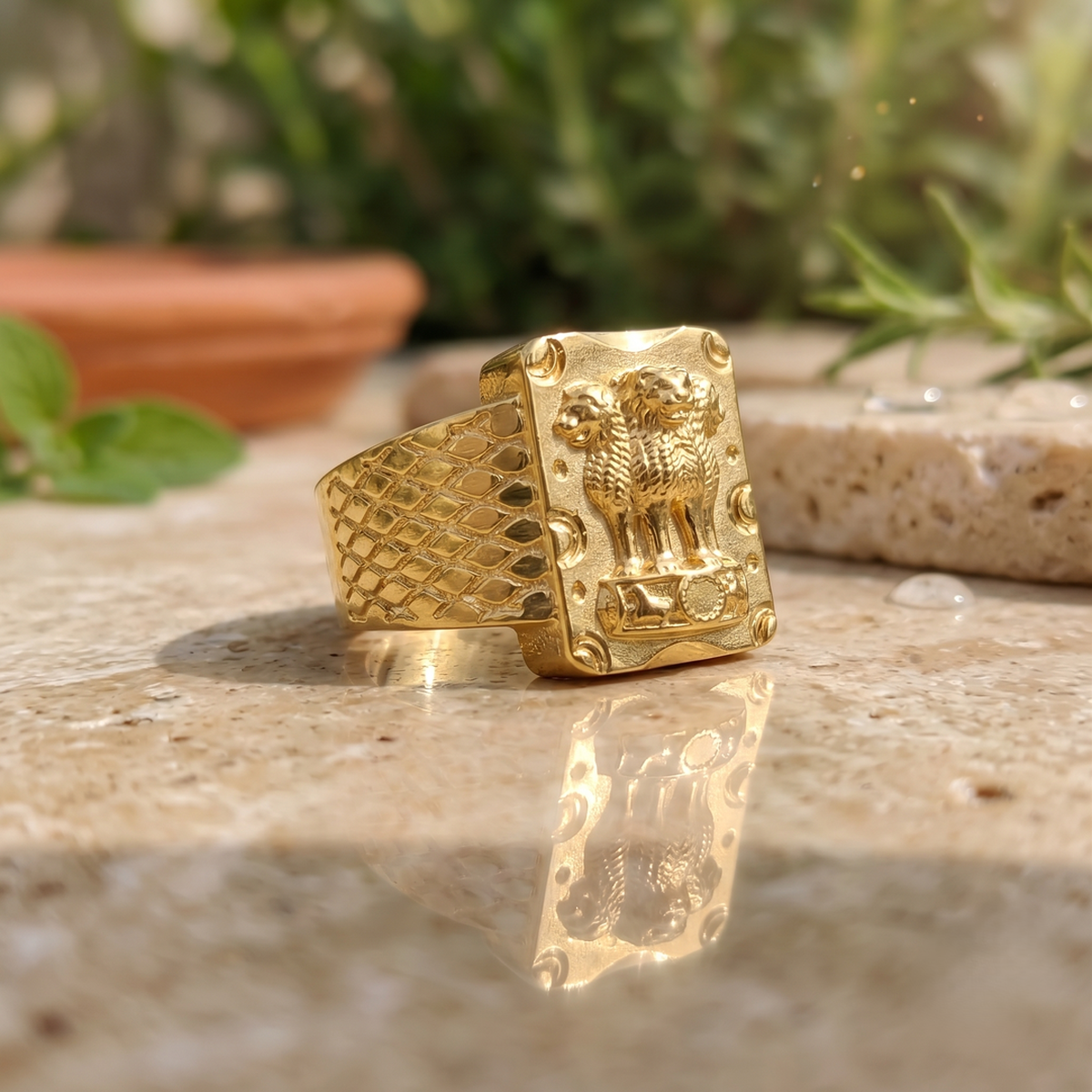 DIVYORO STATE EMBLEM OF INDIA FISH-SCALE SIGNET RING