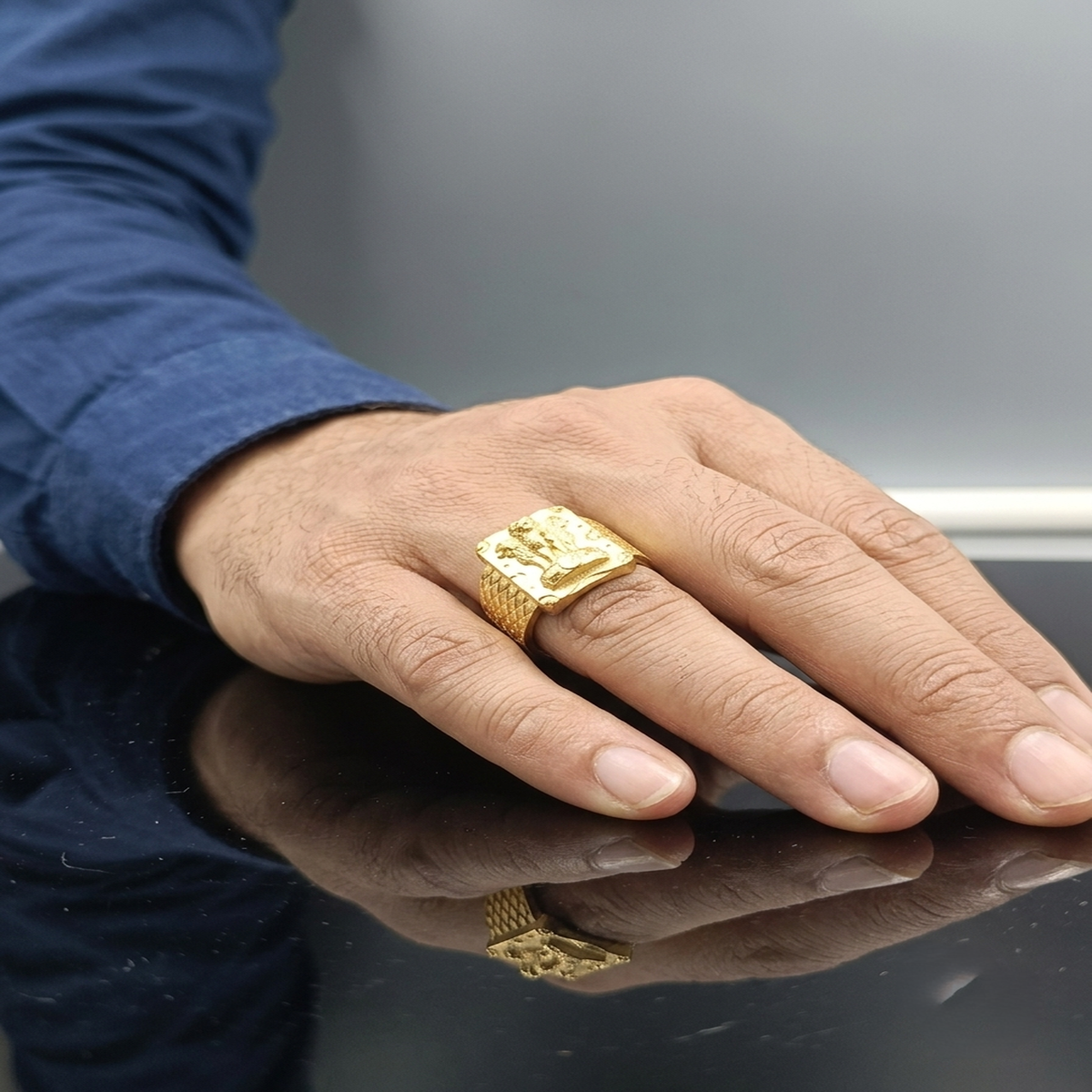DIVYORO STATE EMBLEM OF INDIA FISH-SCALE SIGNET RING