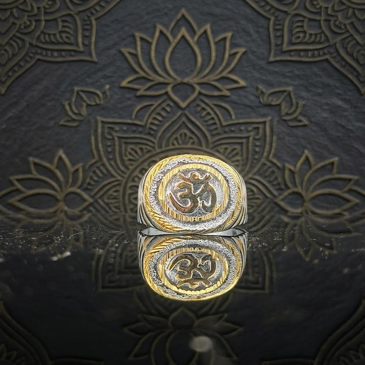 DIVYORO TWO-TONE OM SIGNET RING WITH TEXTURED BORDER