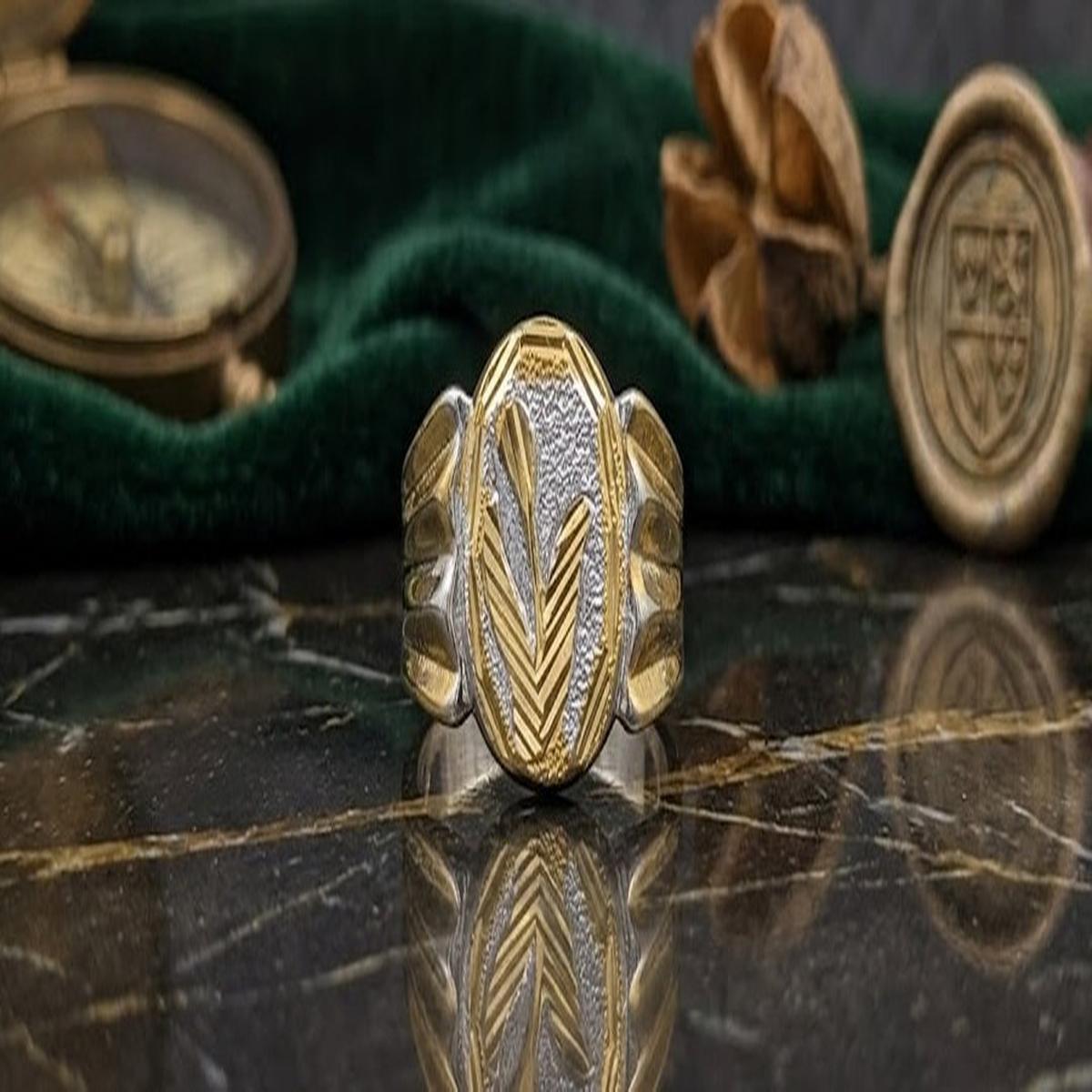 DIVYORO THE TWO-TONE LAUREL LEAF SIGNET