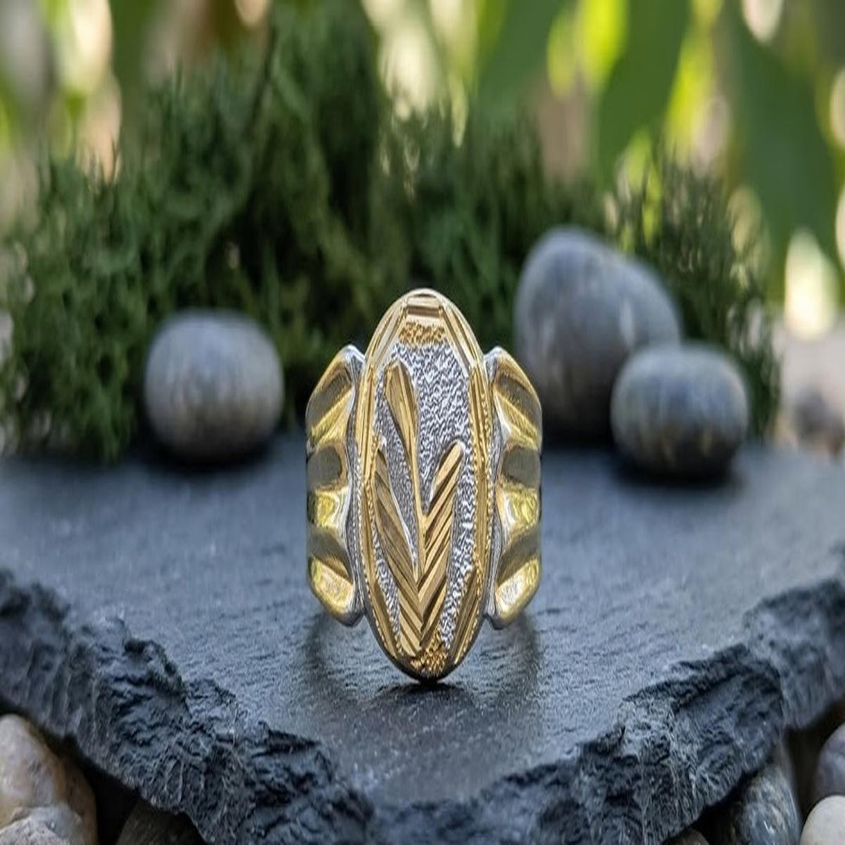 DIVYORO THE TWO-TONE LAUREL LEAF SIGNET