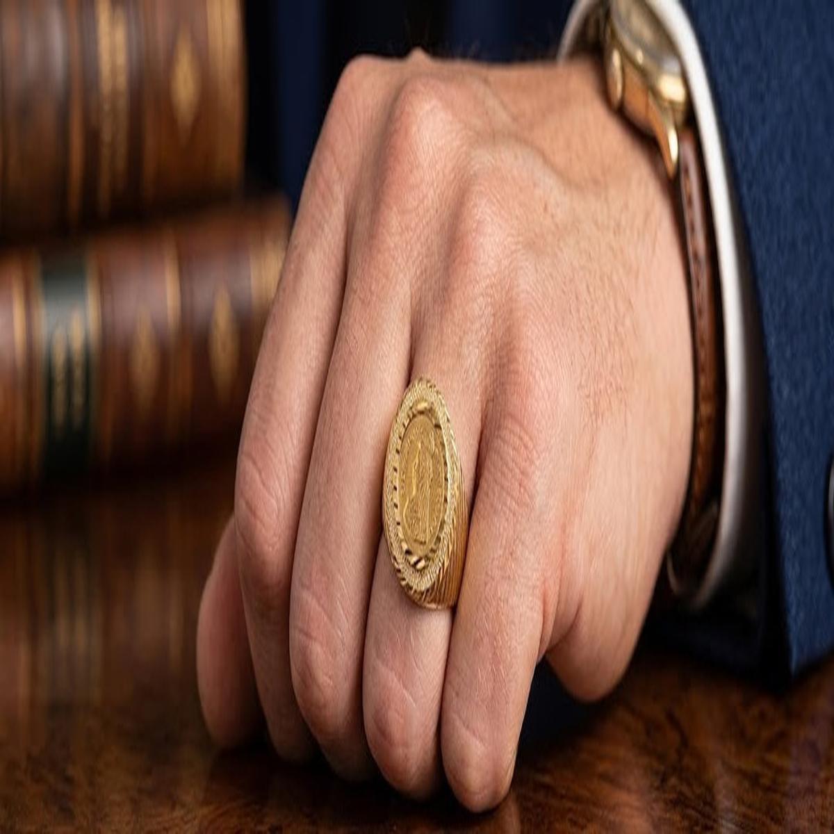 DIVYORO THE QUEEN VICTORIA VINTAGE COIN SIGNET RING