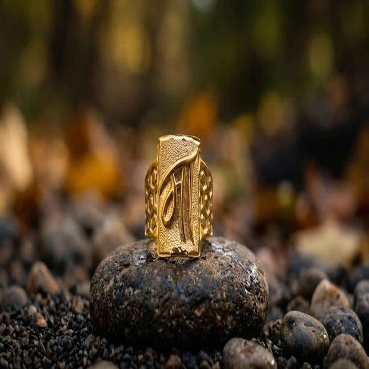 DIVYORO THE "MAA" HONEYCOMB SIGNET RING