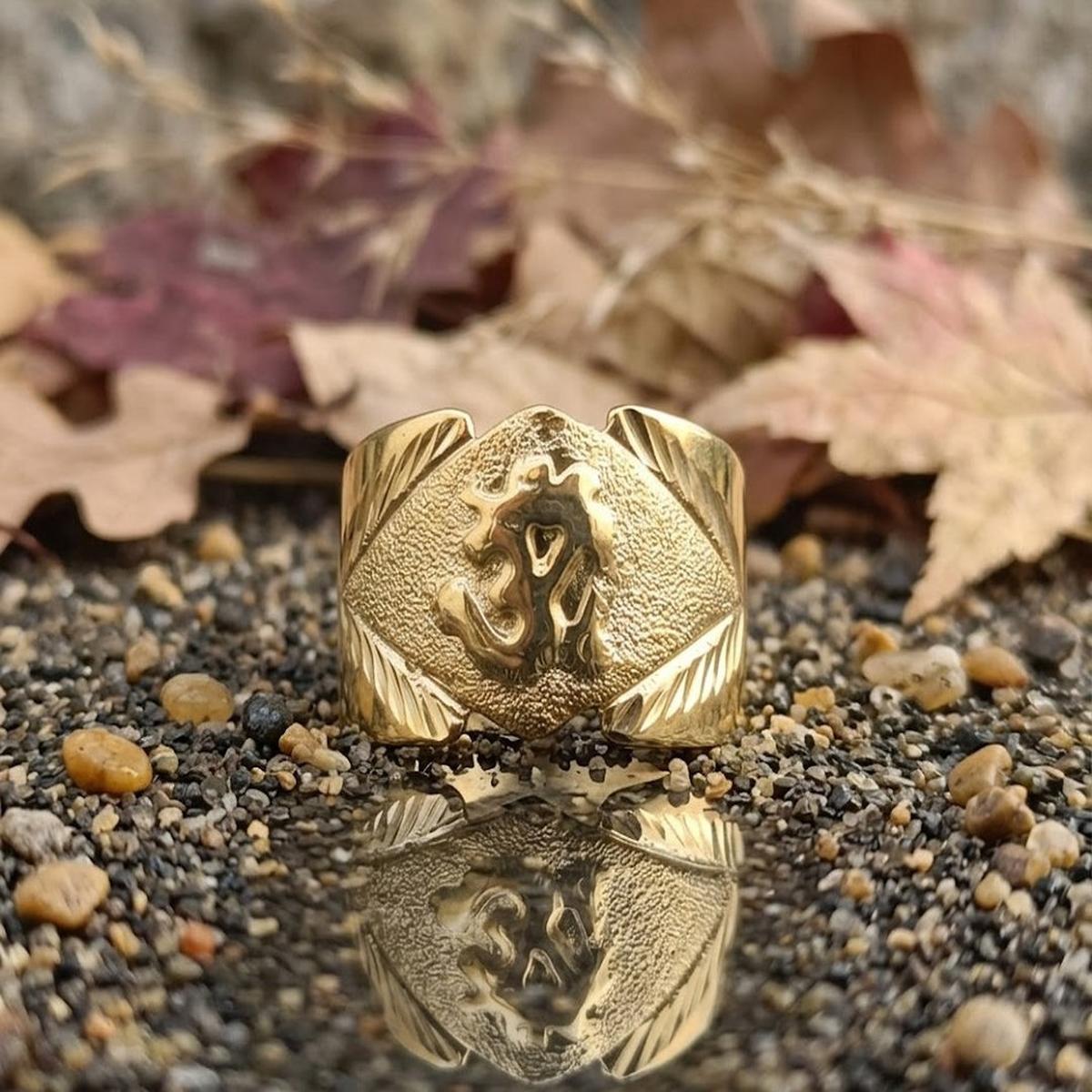 DIVYORO THE TEXTURED EYE-FRAME OM RING