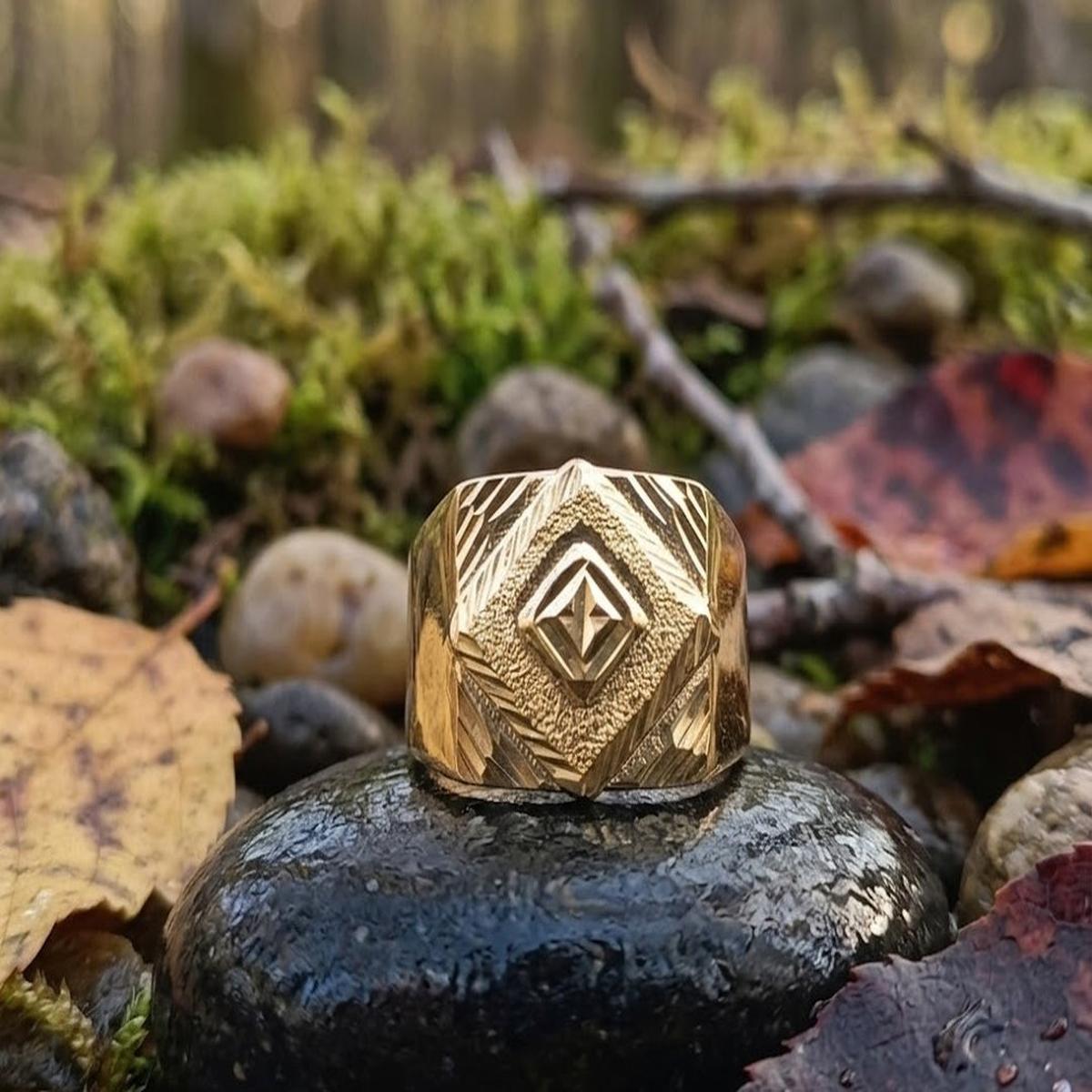 DIVYORO THE LAUREL LEAF OVAL SIGNET