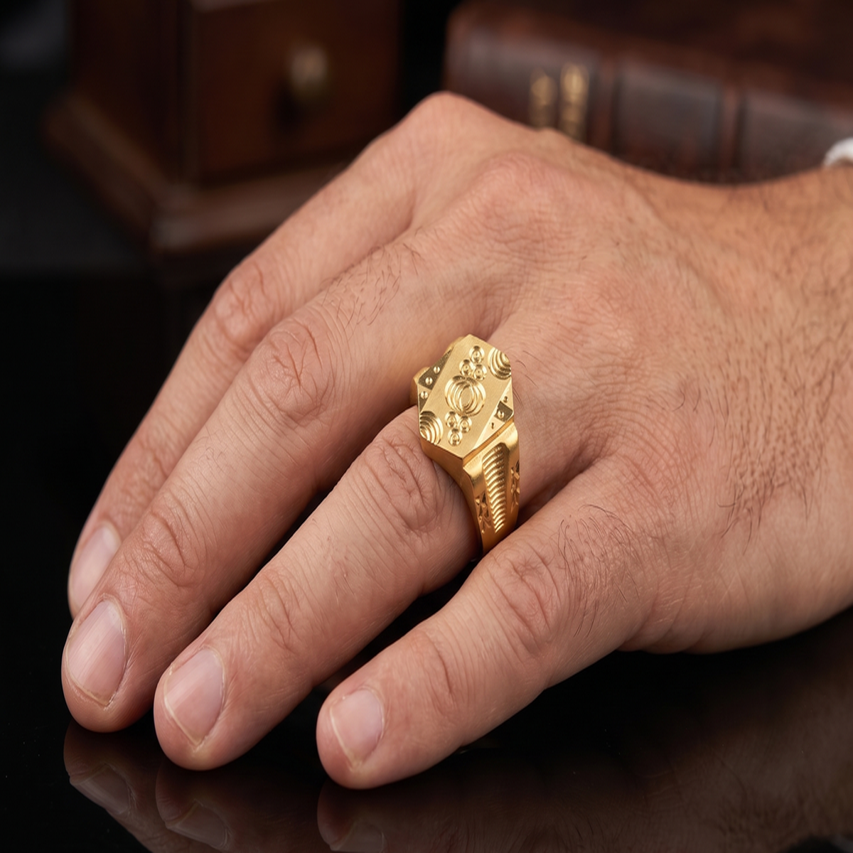 DIVYORO HALO-RIMMED OPENWORK OM RING