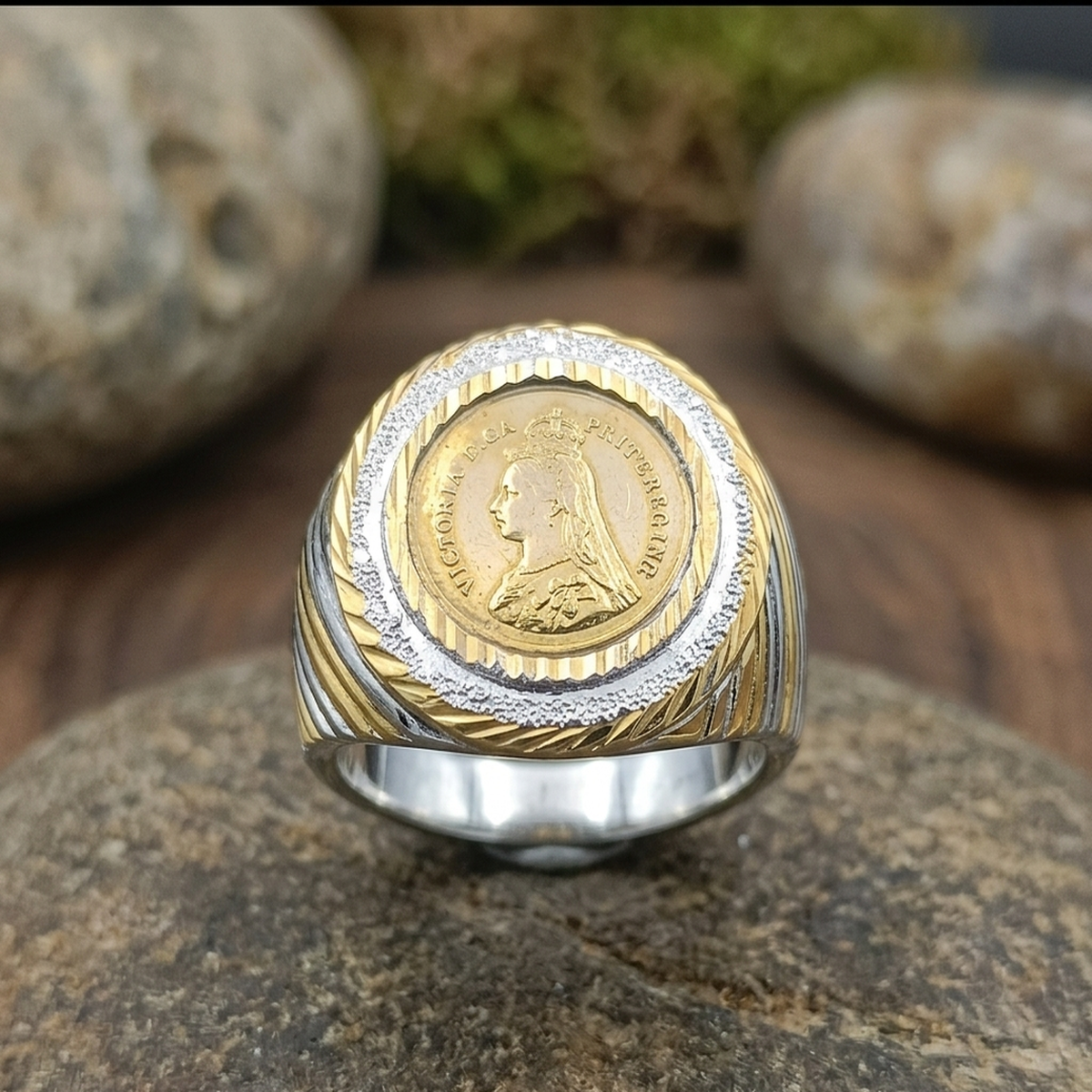 DIVYORO TWO-TONE SOVEREIGN COIN SIGNET RING