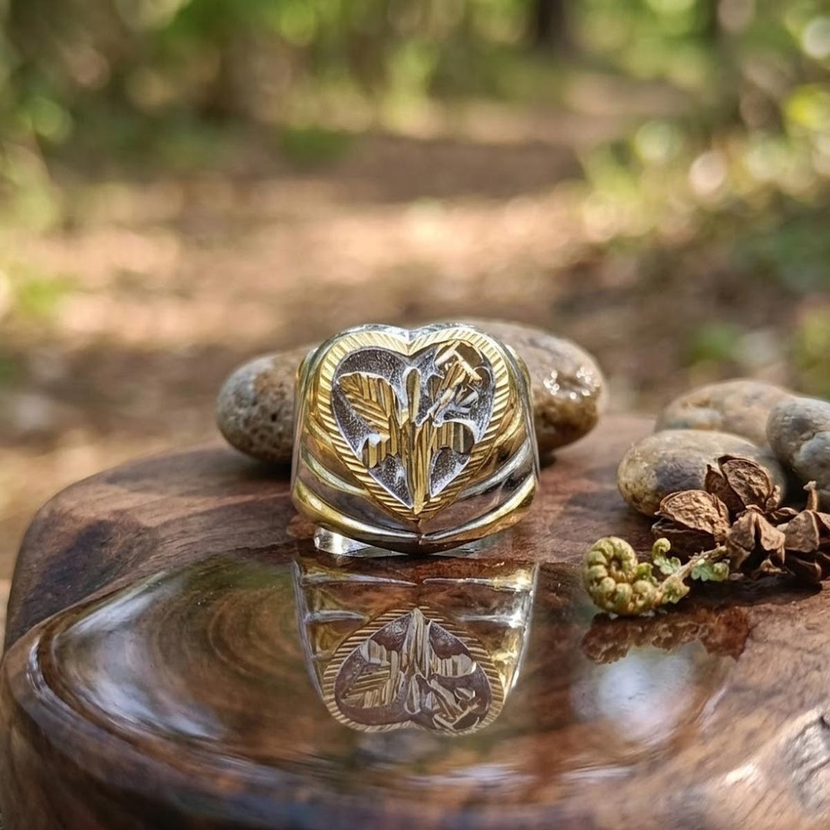 DIVYORO TWO-TONE RADIANT HEART FLORAL SIGNET