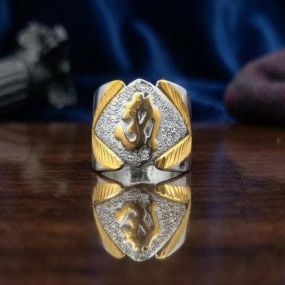 DIVYORO TWO-TONE OM DIAMOND-SHIELD SIGNET RING