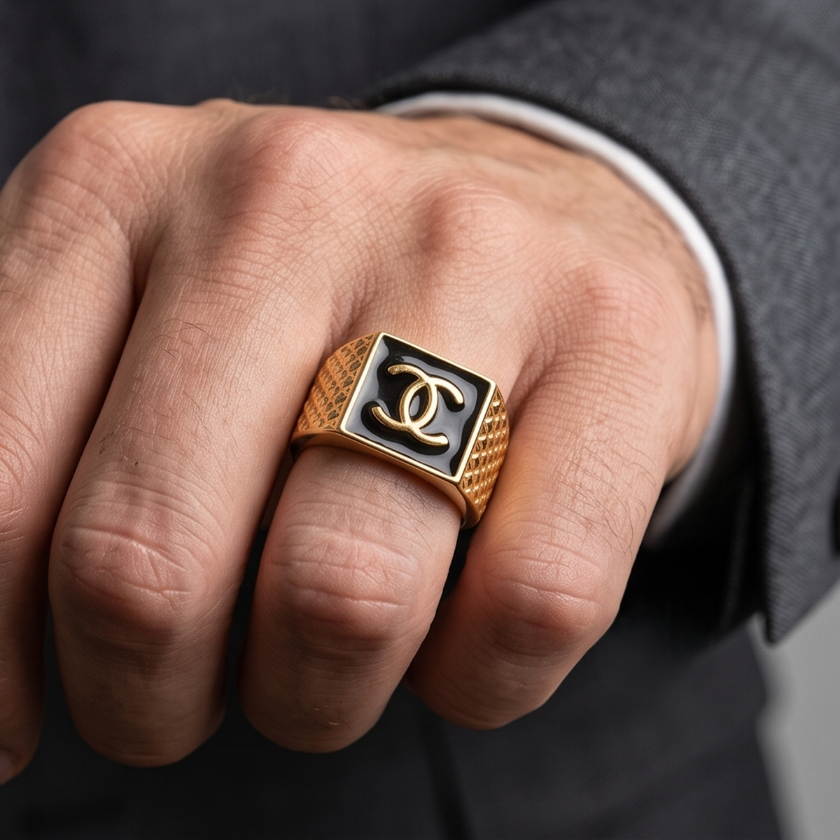 DIVYORO BLACK ENAMEL DOUBLE-C GOLD RING