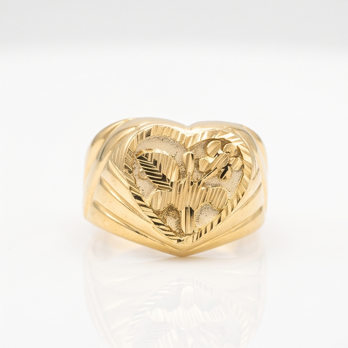 DIVYORO HEART-SHAPED BOTANICAL GOLD RING
