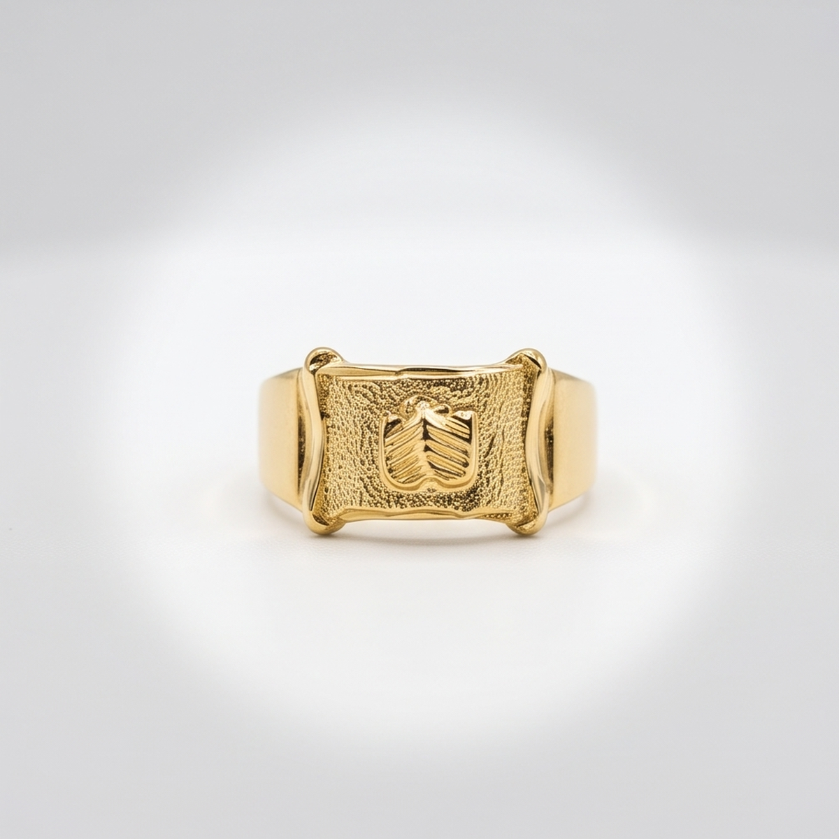 DIVYORO SCROLL-EDGED CREST MOTIF GOLD RING