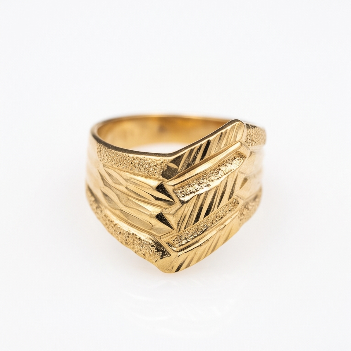 DIVYORO GEOMETRIC CHEVRON GOLD RING