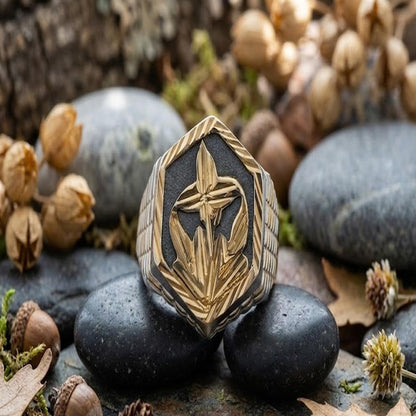 DIVYORO HEXAGONAL FLORAL-RELIEF SIGNET RING