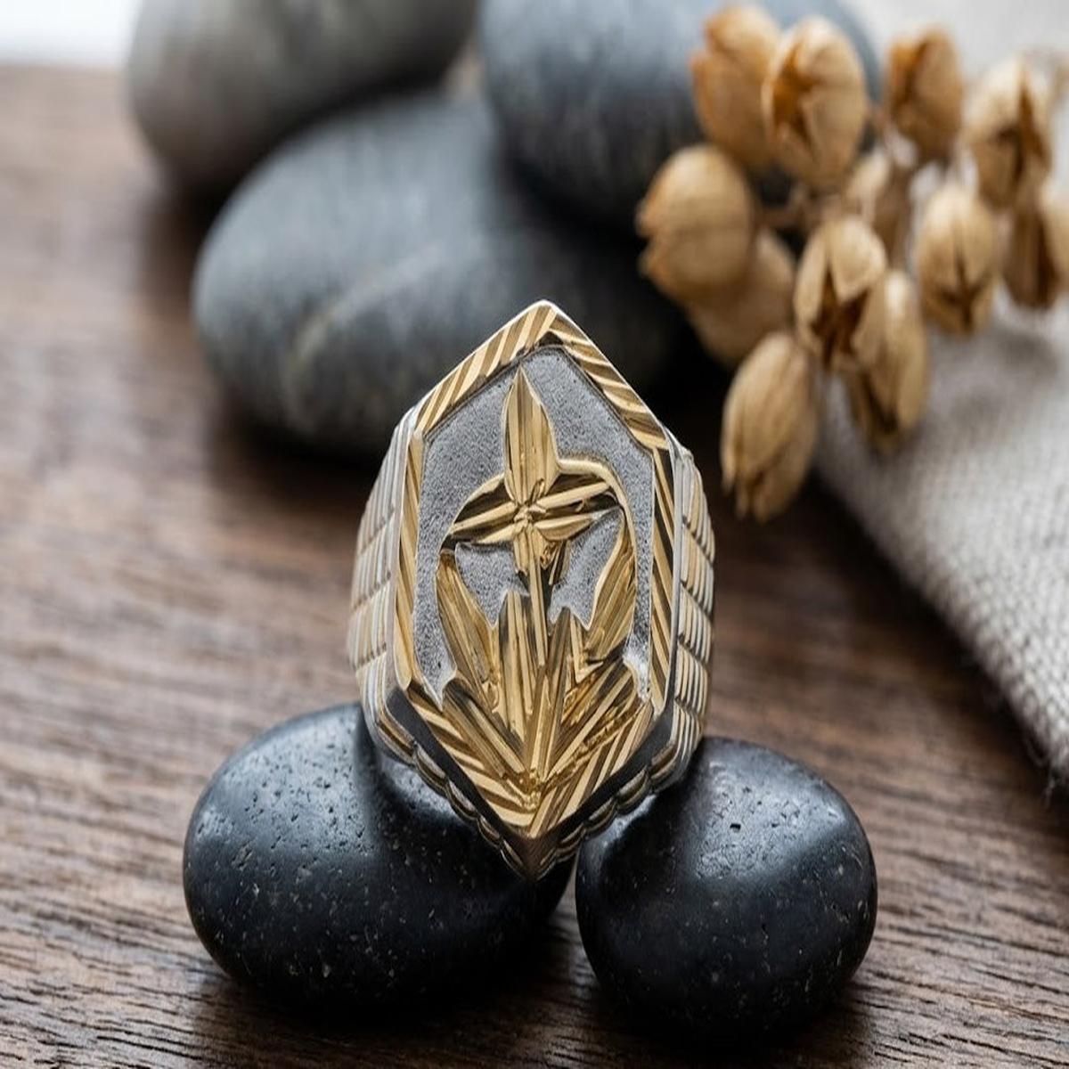DIVYORO HEXAGONAL FLORAL-RELIEF SIGNET RING