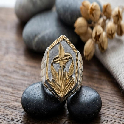 DIVYORO HEXAGONAL FLORAL-RELIEF SIGNET RING