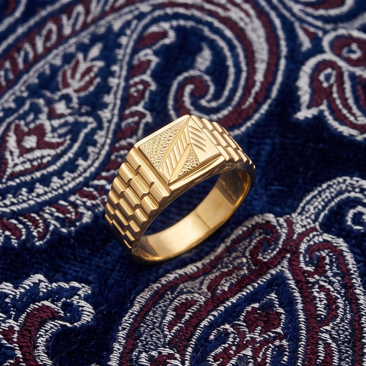 DIVYORO RIBBED BAND RING
