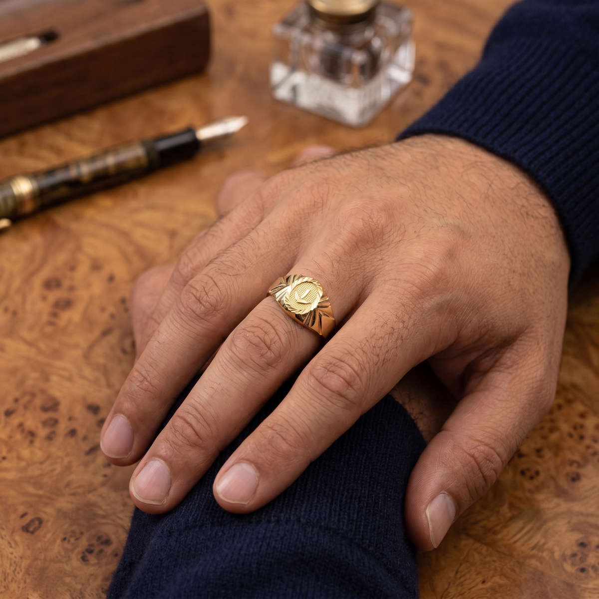DIVYORO ARROWHEAD SIGNET RING