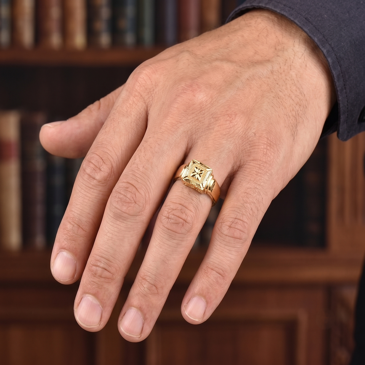 DIVYORO STAR SIGNET RING