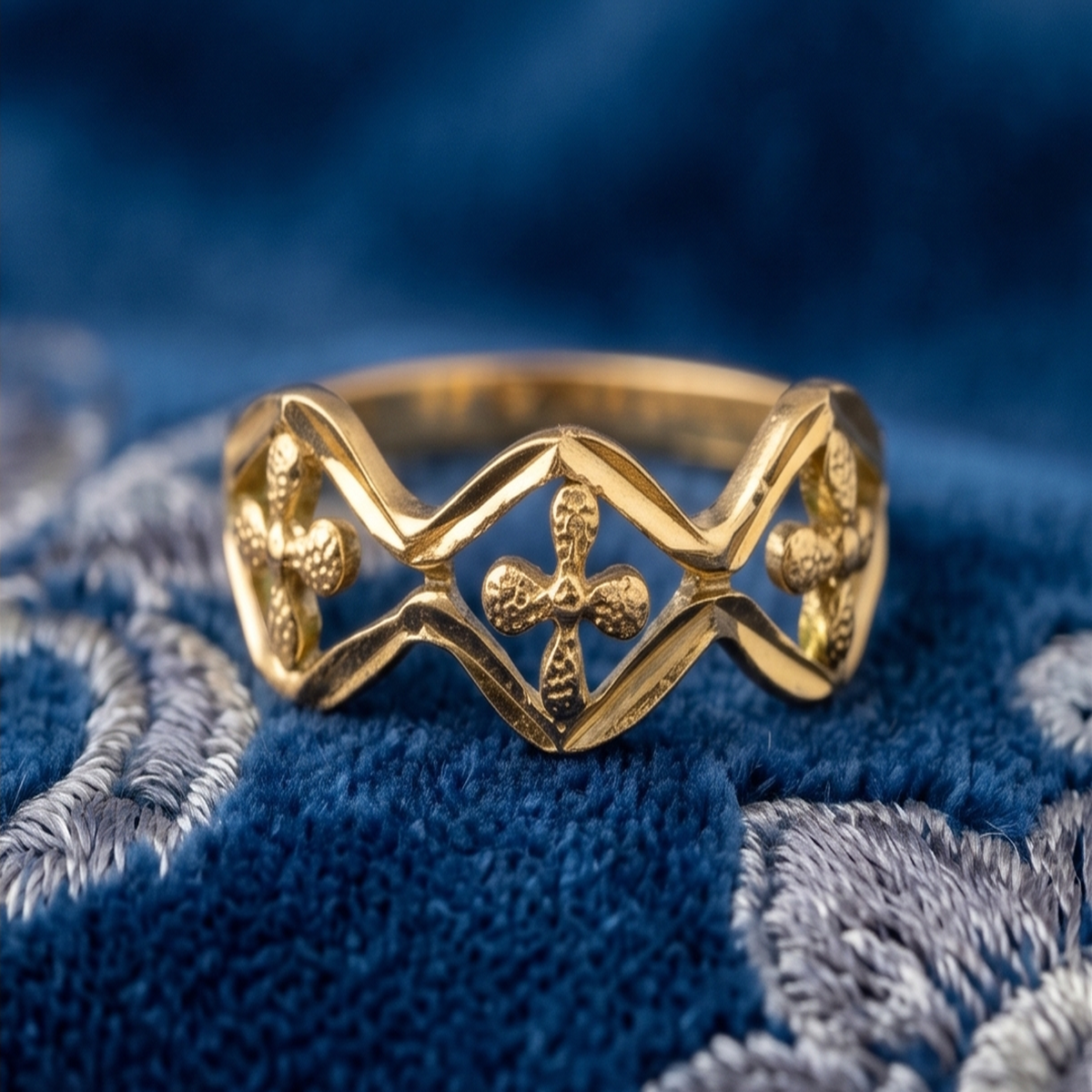 DIVYORO FEMALE FLORAL BAND RING