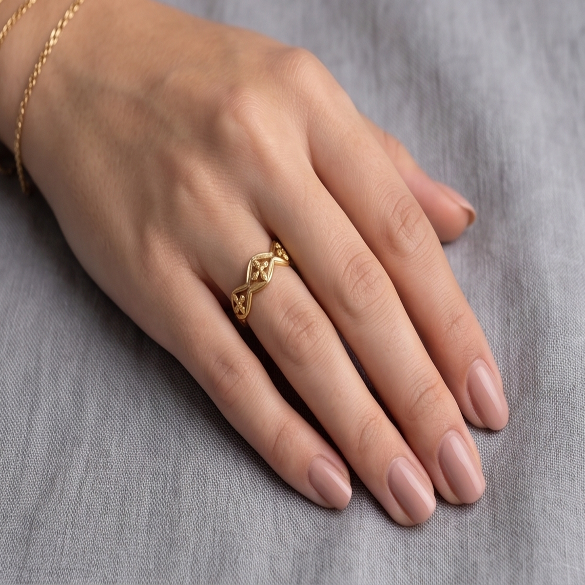 DIVYORO FEMALE FLORAL BAND RING