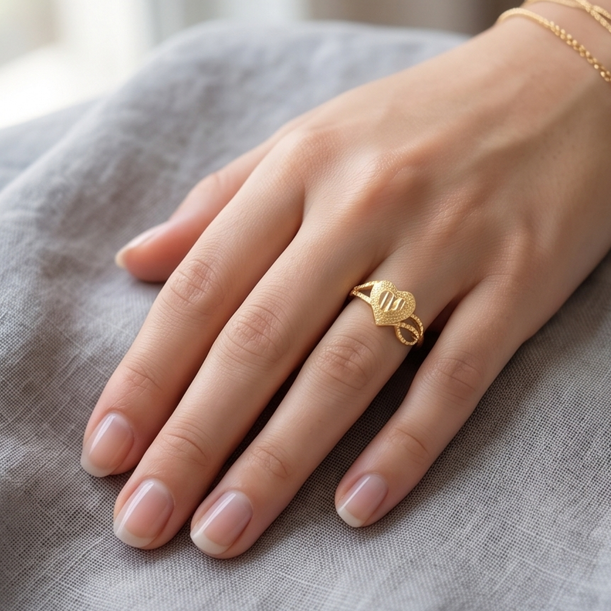 DIVYORO FEMALE TEXTURED HEART RING
