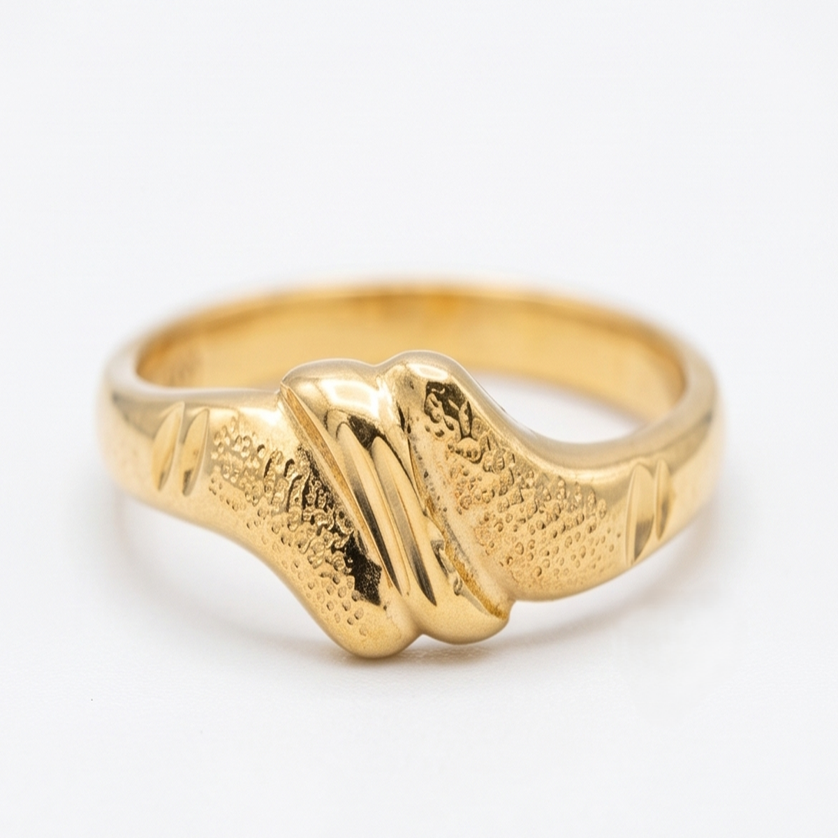 DIVYORO FEMALE TEXTURED WAVE RING