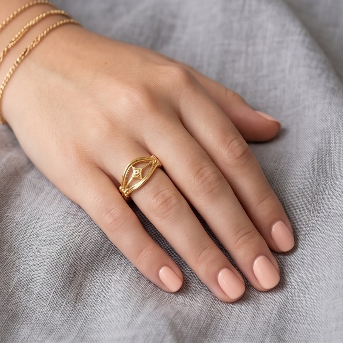 DIVYORO FEMALE FILIGREE CUTOUT RING