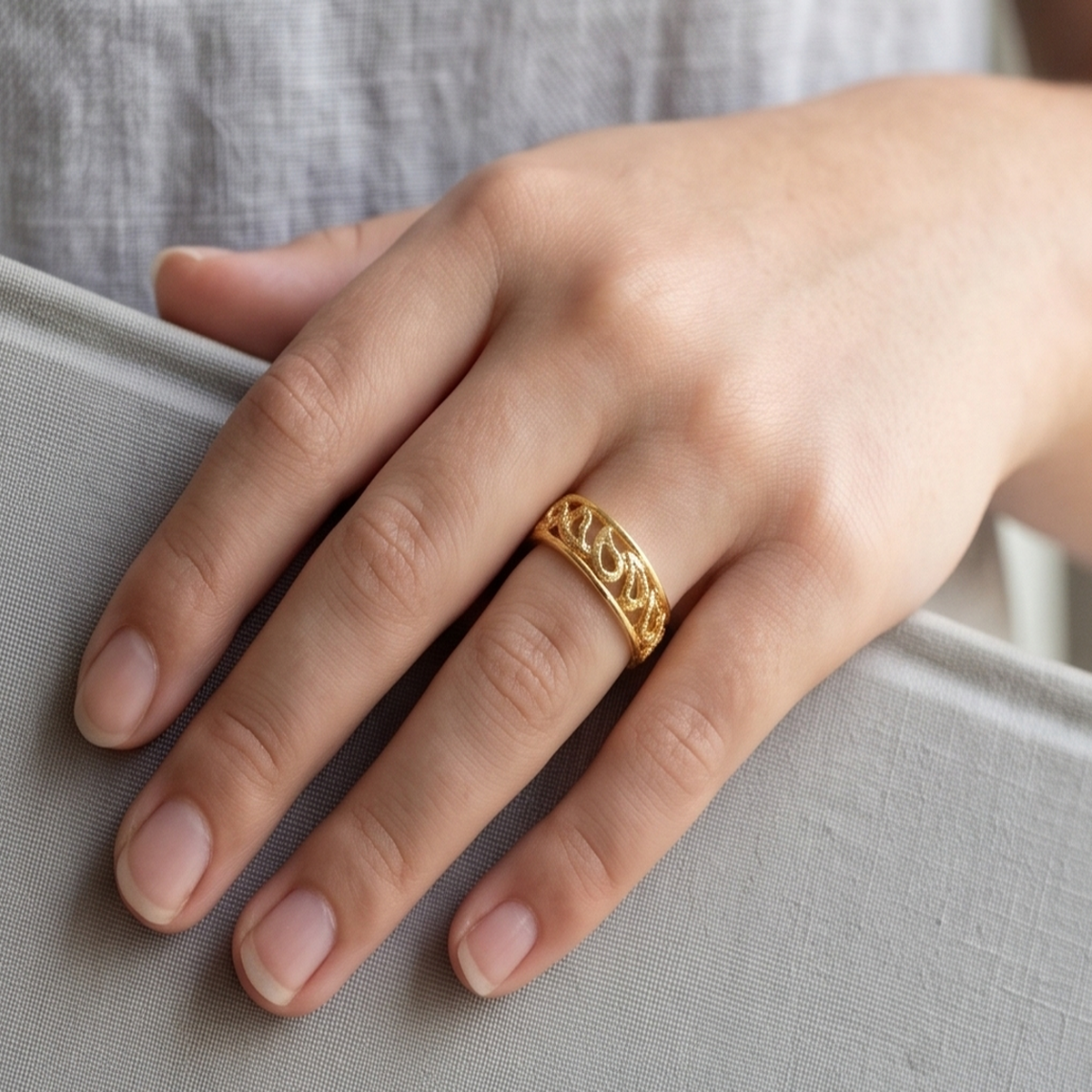 DIVYORO OPEN-WORK TWISTED GOLD BAND