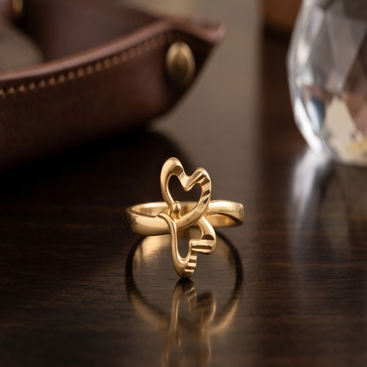 DIVYORO ABSTRACT HEART-LOOP GOLD RING