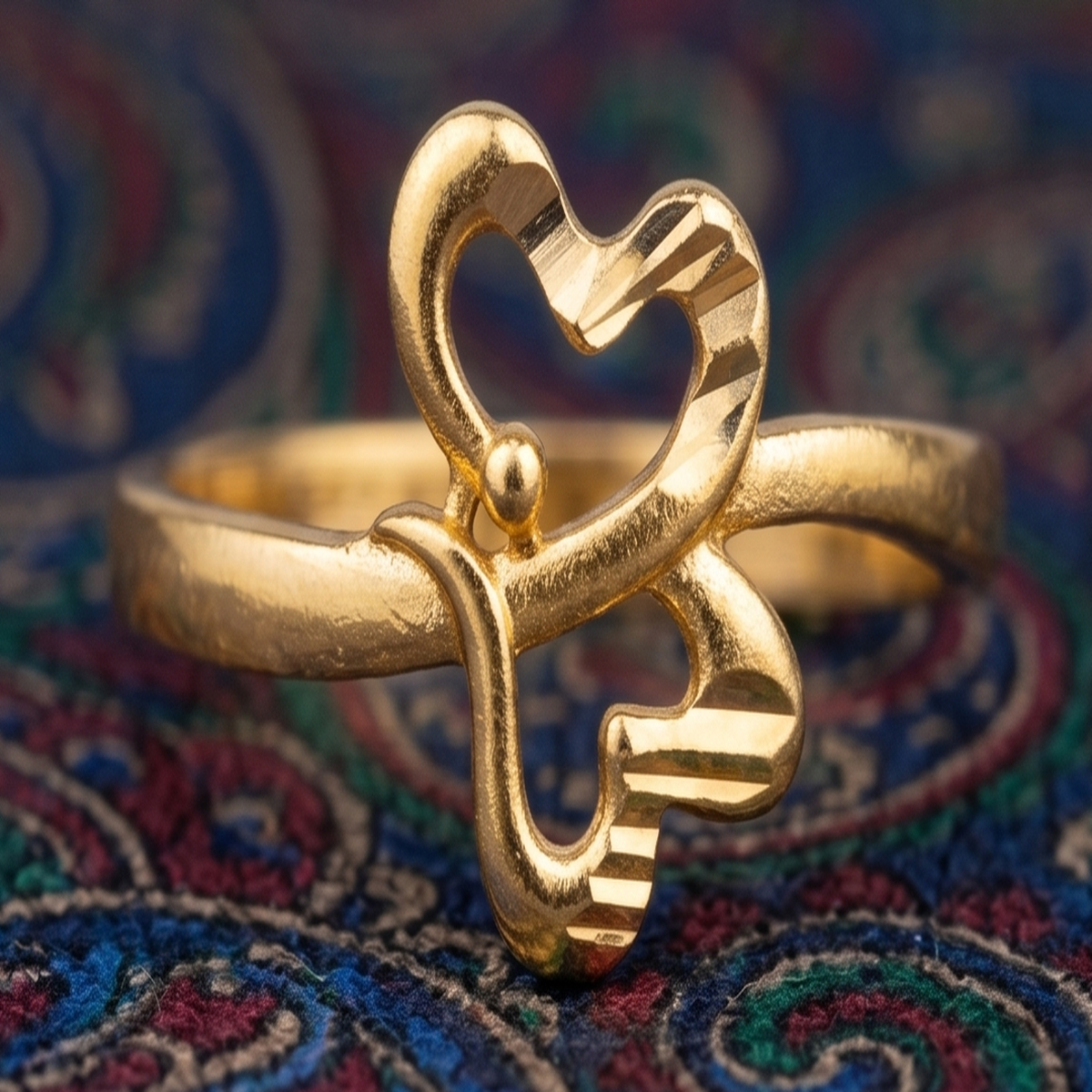 DIVYORO ABSTRACT HEART-LOOP GOLD RING