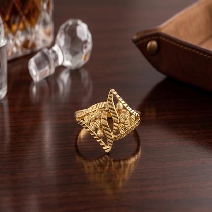 DIVYORO TEXTURED DIAMOND-PATTERN GOLD RING