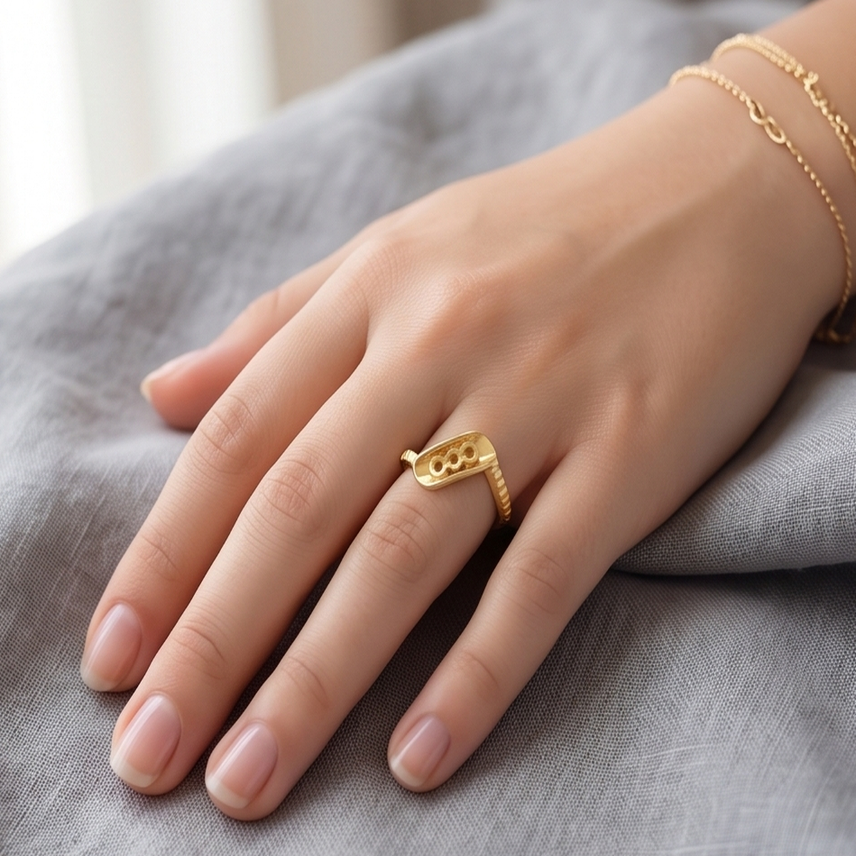 DIVYORO MODERN MINIMALIST LINK GOLD RING