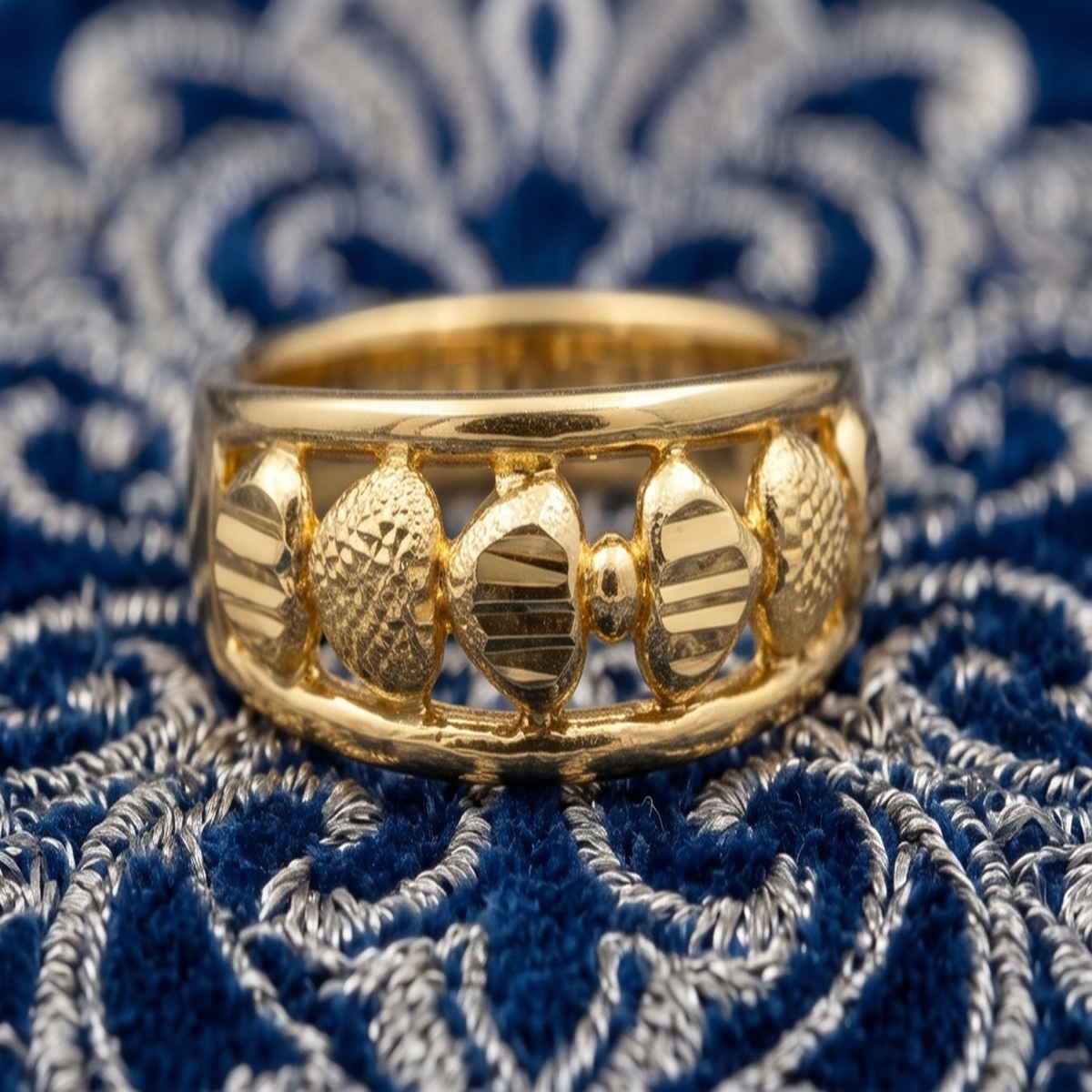 DIVYORO GEOMETRIC LEAF GOLD RING